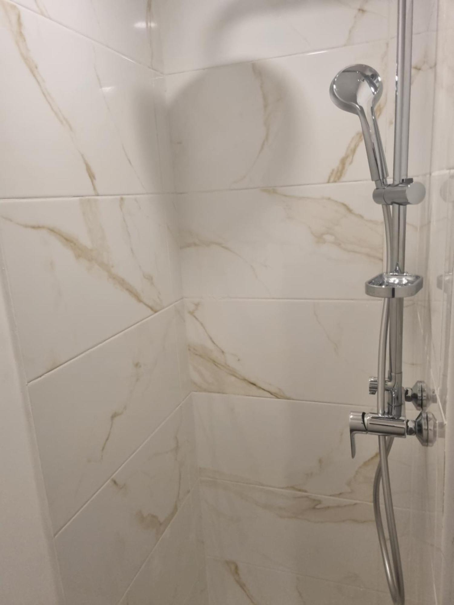 Chambre Privative Renove 2024, Climatisation, Tramway Sur Place , 12 Min Centre, 16 Min Plage, Apercu Lateral Mer, 2 Wc Avec 2 Salle De Bain, Private Room Renovated 2024, Air-Conditioned , Tram On Spot, 2 Toilets And 2 Bathrooms Nizza Exterior foto