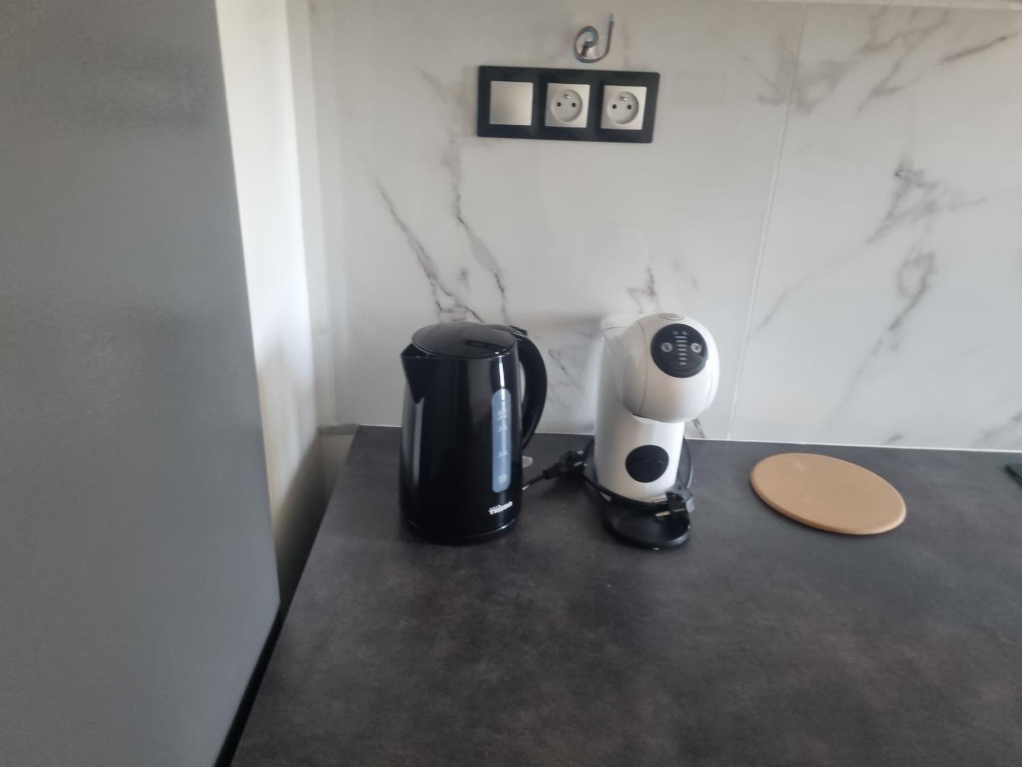 Chambre Privative Renove 2024, Climatisation, Tramway Sur Place , 12 Min Centre, 16 Min Plage, Apercu Lateral Mer, 2 Wc Avec 2 Salle De Bain, Private Room Renovated 2024, Air-Conditioned , Tram On Spot, 2 Toilets And 2 Bathrooms Nizza Exterior foto